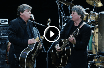 The Magical Harmony of Everly Brothers in ‘Crying In The Rain’