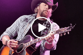 Toby Keith with Willie Nelson – Country Comes To Town